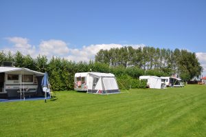 Carvans op een kleine camping noord holland