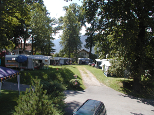 Het kampeerterrein van de kleine camping in Oostenrijk