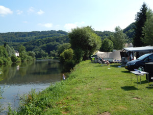 De rivier naast de kleine camping in Luxemburg