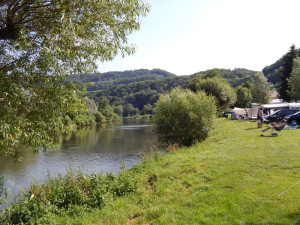 De rivier op de kleine camping in Luxemburg