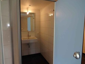 Een wasbak op de kleine camping Overijssel