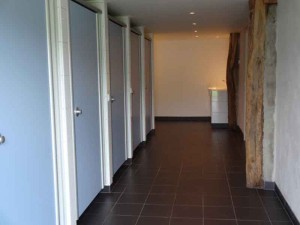 Het sanitair van de kleine camping Overijssel