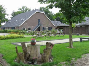 De boerderij op de kleine camping Friesland