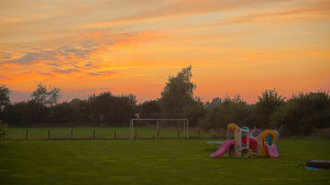De zonsondergang op de boerencamping achterhoek