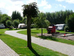 Een pad op de kleine camping Zeeland