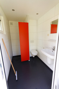 Het sanitairgebouw op de kleine camping Gelderland