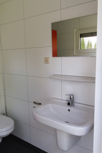 Een wasbak op de kleine camping Gelderland