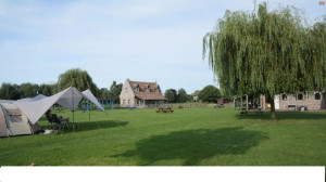 Het kampeeterrein van de kleine camping Limburg