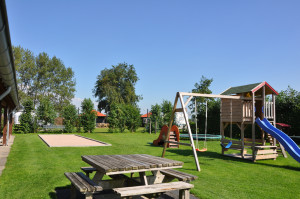 De speeltuin van de boerencamping Overijssel