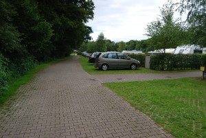 De parkeerplaats bij de boerencamping Overijssel
