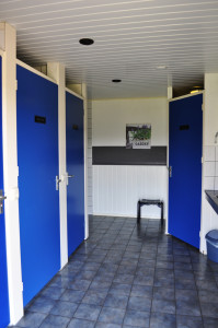 Het sanitair van de boerencamping Overijssel