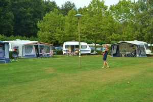 Het kampeerterrein van de natuurcamping Limburg