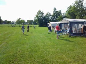 Het kampeerveld op de kleine camping Overijssel