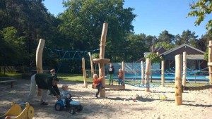 De speeltuin van een kleine camping in Gelderland