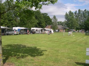 Het kampeerterrein van de kleine camping Overijssel