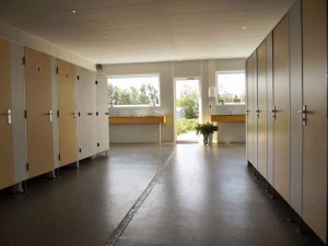 Het sanitair van de kleine camping Zeeland