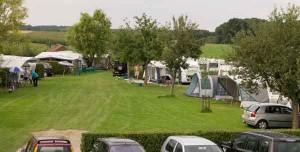 Een kampeerveld op de boerencamping Limburg