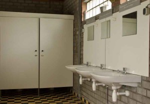 Het sanitair van de boerencamping Limburg