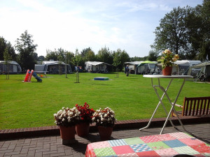 Het kampeerterrein van een van de kleine campings Gelderland
