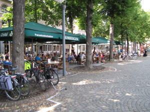 De stad dichtbij de minicamping Limburg