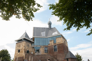 Bijzondere architectuur in de buurt van boerencamping limburg