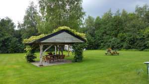 Het lege kampeerveld op kleine camping groningen