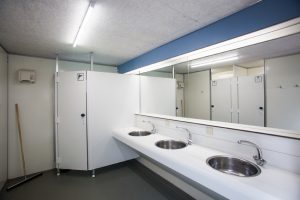 Het sanitair van de kleine camping