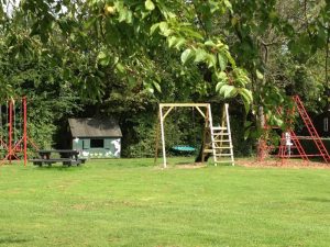 De speeltuin van een natuurcamping zuid holland