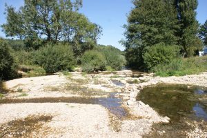 Een droge rivier op een kleine camping frankrijk