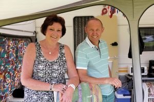 cEen koppel in de caravan.