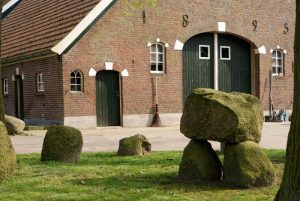 Het landgoed van de kleine camping Poelhuis Landgoedcamping